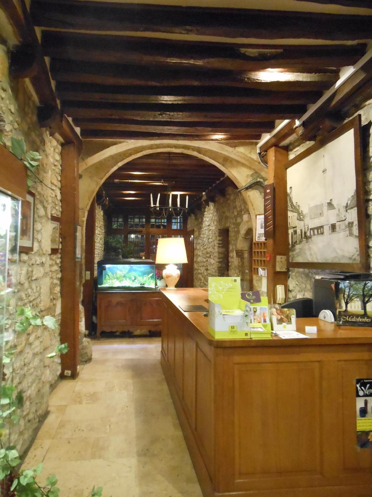 Logis - Hôtel Restaurant l'Ecu de France Malesherbes Extérieur photo