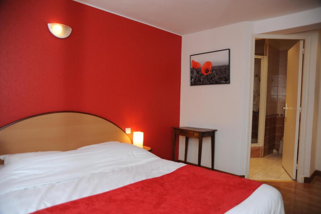 Logis - Hôtel Restaurant l'Ecu de France Malesherbes Chambre photo