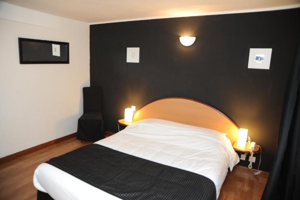 Logis - Hôtel Restaurant l'Ecu de France Malesherbes Chambre photo